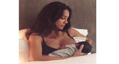 Lisa Haydon Posts A Breastfeeding Picture Points Out An