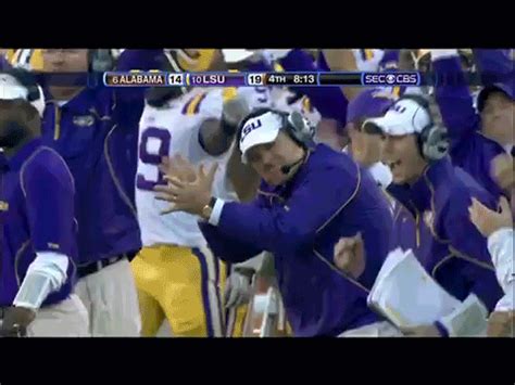 Les Miles Has A Perfectly Good Explanation For His Weird Clapping For