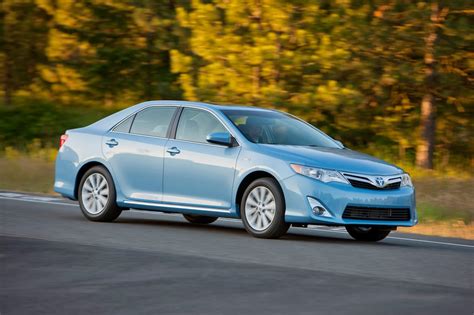 double  gas mileage   toyota camry xle hint buy  hybrid