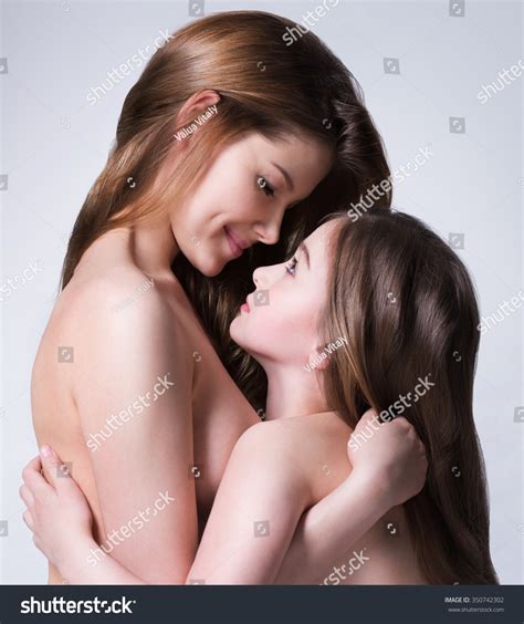 beautiful nudes mother daughter quality porn