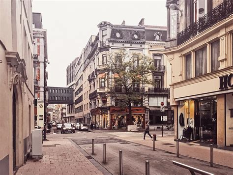 streets  brussels  capital city  belgium european archi photograph  anneleven store