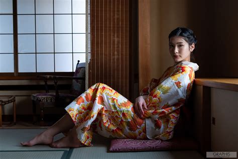 Japanese Women Japanese Women Asian Suzu Honjo Barefoot Women Indoors