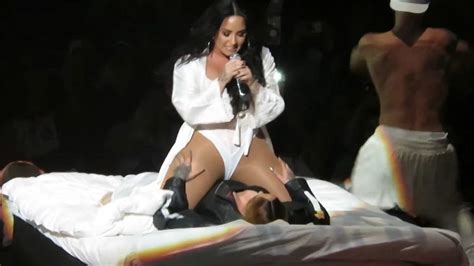 demi lovato and kehlani lesbian kiss on the stage scandal planet