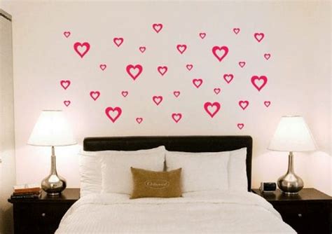 desain dinding kamar tidur minimalis kreatif