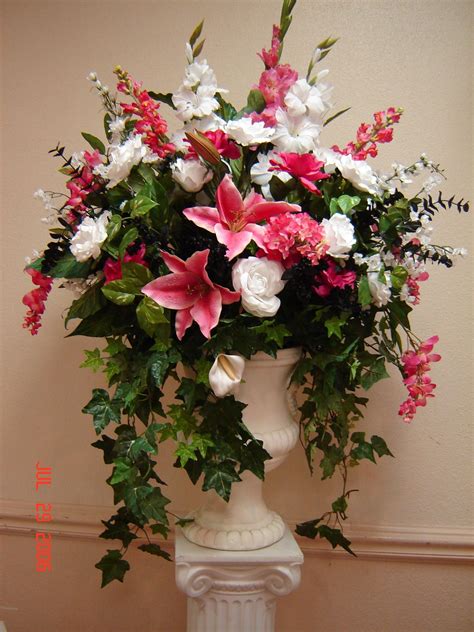 small pedestal flower arrangements  decorations