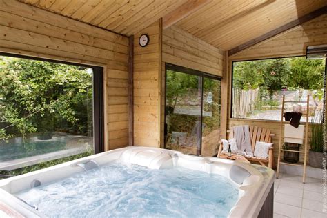 spa privatif jacuzzi sauna douches  litalienne les sens des bois