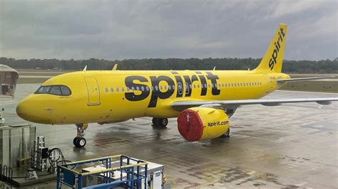spirit airlines sees red  legal  advisory fees