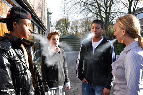 helft van schoolpleinen dit jaar rookvrij scholierencom