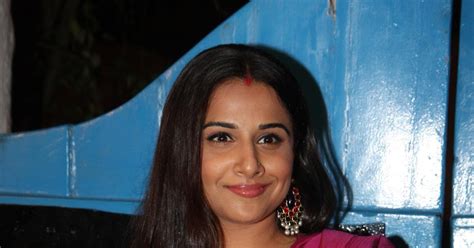 High Quality Bollywood Celebrity Pictures Vidya Balan Sexy Cleavage