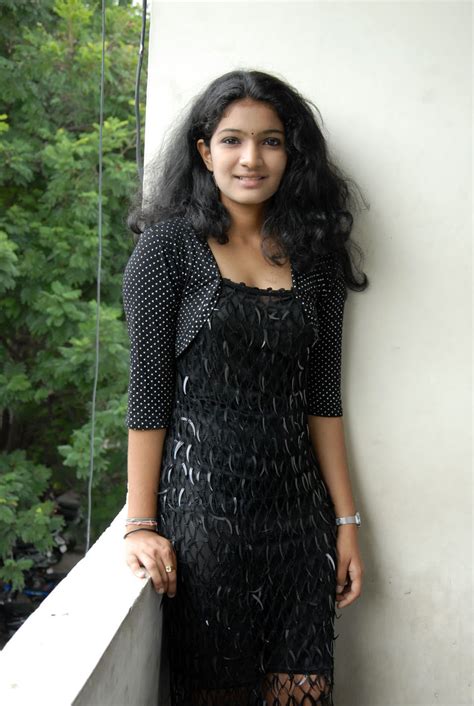 actress gayatri  photo gallery