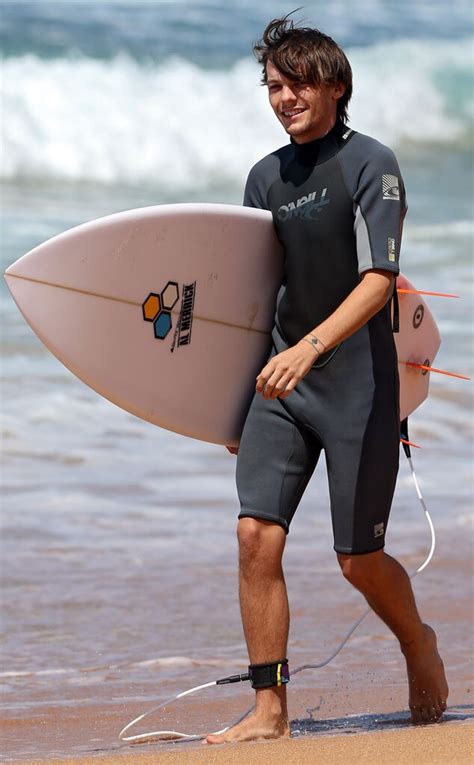 One Direction S Liam Payne Goes Shirtless Before Day Of Surfing With