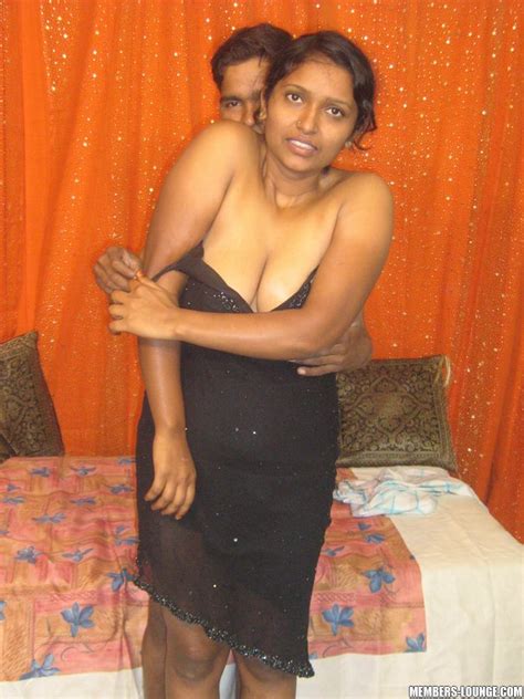 indian whore getting dildo banged at indian paradise