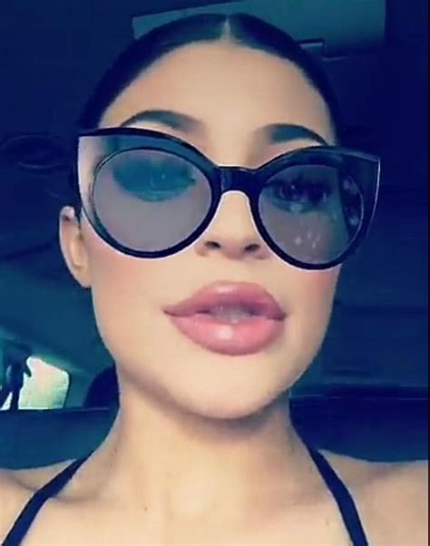 Kylie Jenner Has Heavy Makeup On Before Workout Daily Mail Online