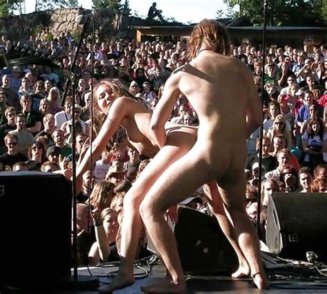 exhibitionist flashing amateur porn nude in public [33 pics] fucking amateur