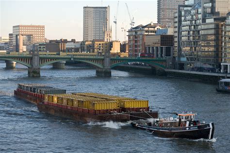 filebarge  river thames london dec jpg wikipedia   encyclopedia