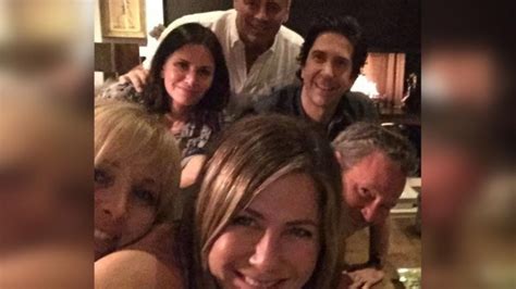 jennifer aniston makes instagram debut with friends