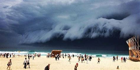 Watch This Scary But Beautiful Video Of A Tsunami Like Cloud Racing