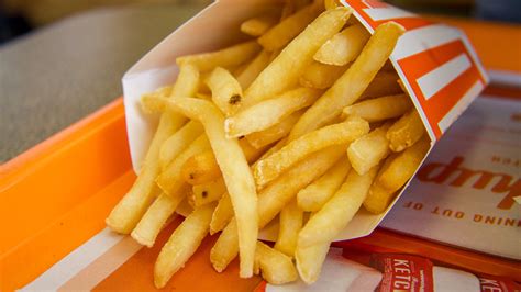 tiktok is loving this dancing whataburger drive thru employee