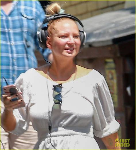 full sized photo of sia doesnt hide her face while directing kate