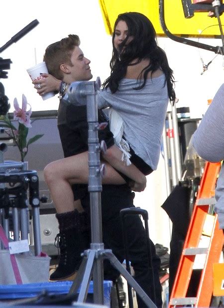 selena gomez and justin bieber back together kiss and make up four