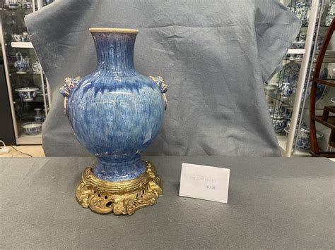 een chinese flambe geglazuurde vaas op vergulde bronzen voet  eeuw rob michiels auctions
