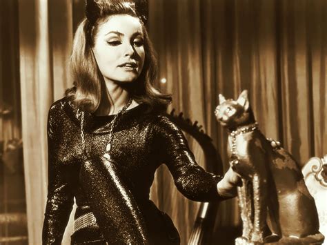 review and photos of 1966 catwoman julie newmar statue by