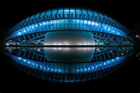 symmetry  create stunning compositions contrastly