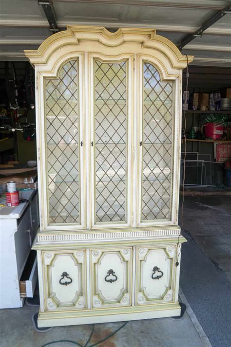 painting  china hutch  annie sloan chalk paint designed decor