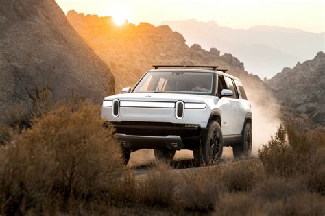 jeep wagoneer lives  canoo launches ev pickup rivian rs