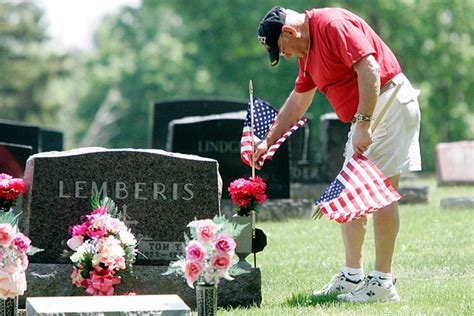 remembering fallen soldiers on memorial day 2013 us news