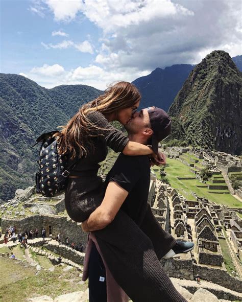 The Cutest 👐🏼 Couple Poses 👫 To Use On Instagram 📱 → 💘