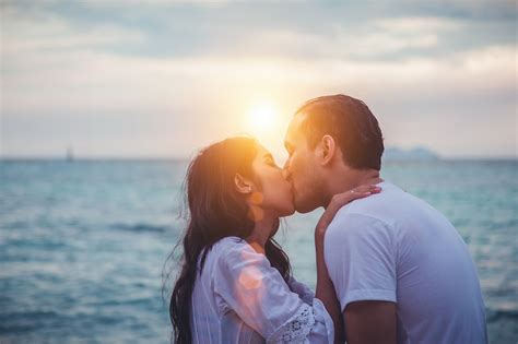Why Don T We Kiss And Make Out Anymore 9 Ways To Bring More Smooching To