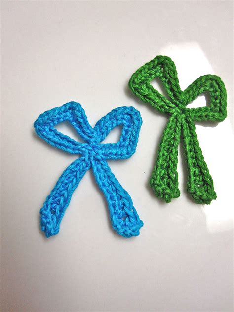 slappytheseal stitches  crochet bow applique pattern