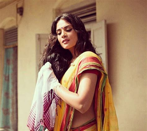 Bollywood Actress Hot Photos In Saree Hd Wallpapers