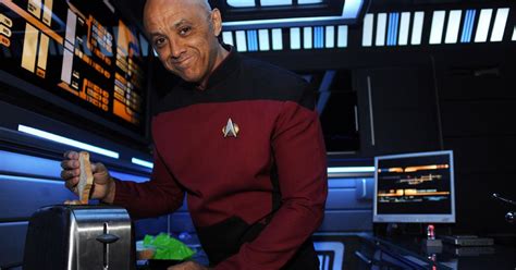 Tony Alleyne Star Trek Fan Who Transformed Flat Into