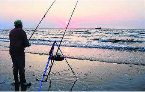 strandvissen bij zonsondergang middelkerke het nieuwsblad