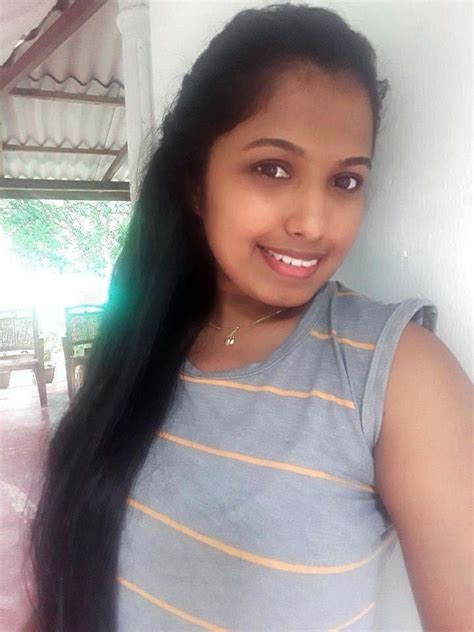 Busty Sri Lankan Horny Girl Big Boobs Selfie – Fav Bees