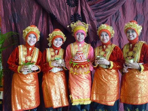 dance ranup lam puan traditional dance welcoming bridal dance aceh indonesia