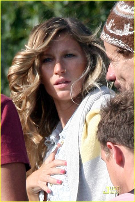 gisele s butt cheeks fly free photo 1039761 pictures just jared
