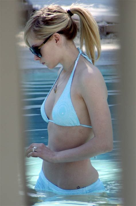 Avril Lavigne S Perfect Bikini Body Gallery Ebaum S World