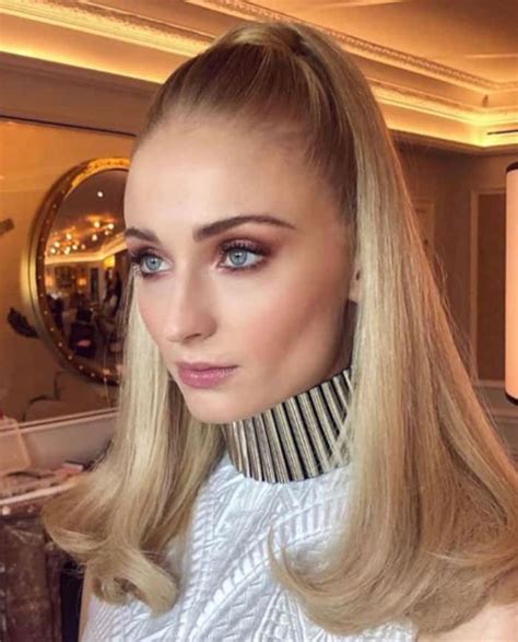 celebrities  obsessed    hairstyle trend page