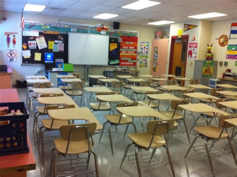 teach learn spanish classroom set up
