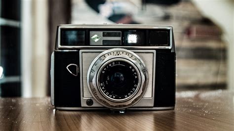 guide  buying   vintage camera
