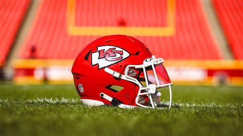 chiefs announce roster moves