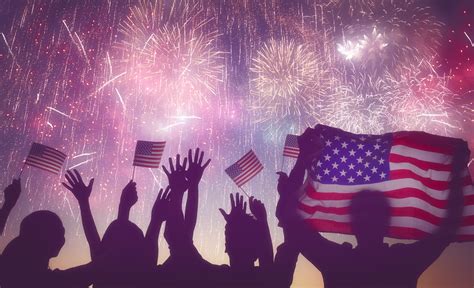 americans celebrate fourth  july fireworks   world
