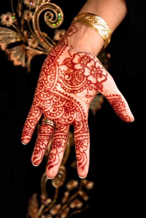 get a henna tattoo in india best travel experiences popsugar smart