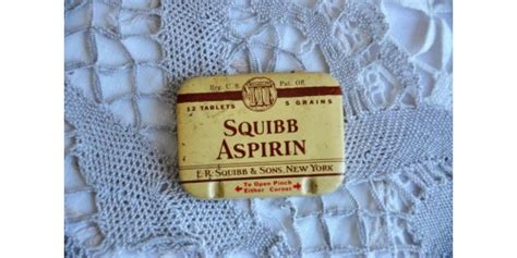 petite boite fer blanc squibb aspirin usa  aspirines pinch  open