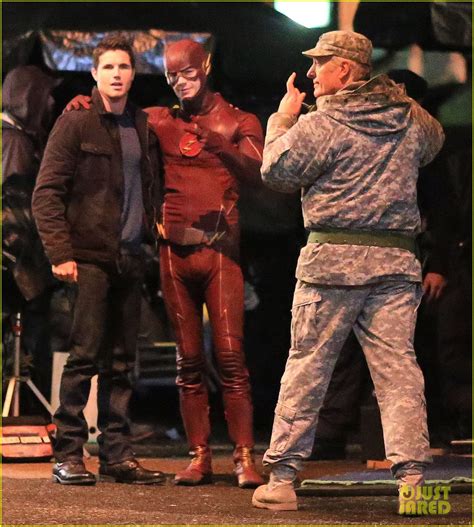 robbie amell and grant gustin buddy up on the flash set photo 3260686