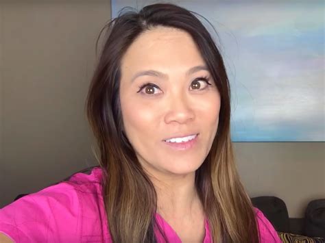 Dr Pimple Popper Doesn T Like To Watch Most Pimple Popping Videos
