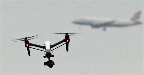 drone hits plane  quebec      land   people  board metro news